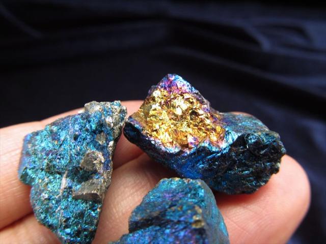 極上玉虫色 チャルコパイライト（黄銅鉱）原石 約100g サイズ約8mm