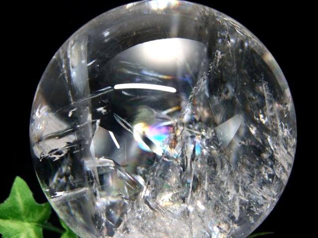 店頭展示中 このサイズで超透明 虹入り 5A 天然水晶 虹入り 丸玉 台座付 重さ946g φ88mm レインボー水晶 すべての浄化と純粋さの象徴 極上天然石 一点もの ブラジル産 パワーストーン 天然石