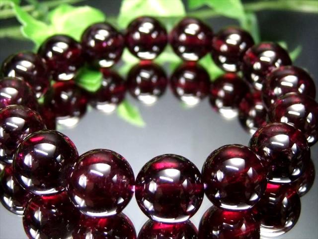 大珠 透かせばワインレッドパープル 4A ロードライトガーネット ブレスレット 12.5mm-13mm×25珠 魅惑のワインレッドカラー 真実の愛の石 歴史上最も古い宝石のひとつ 赤紫色の柘榴石 インド産 パワーストーン 天然石