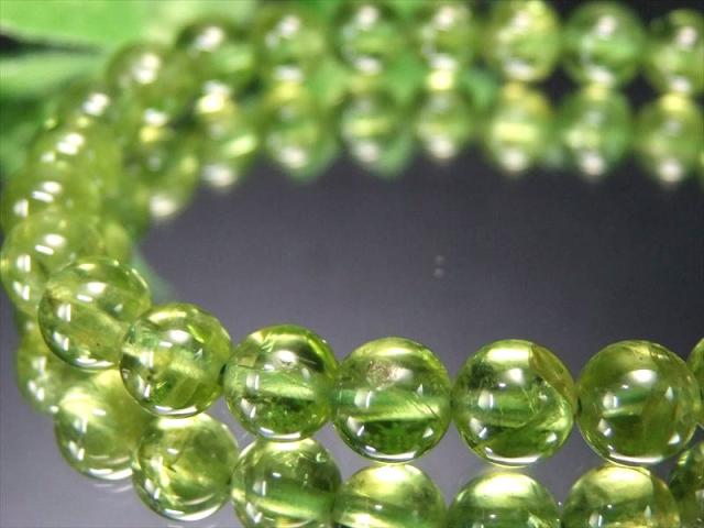 店頭展示中 S級 ペリドット かんらん石 ブレスレット 7mm×26珠 澄み切ったオリーブグリーン 女神ペレの涙 満の石 8月誕生石 一点もの ミャンマー産 パワーストーン 天然石_1