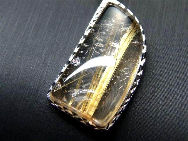 タイチン入り S級 タイチン ゴールドルチルクォーツ ペンダントトップ 重さ約7.7g 縦約27mm 超透明&煌めく金針 金運をもたらす石 Silver925 1点物 ブラジル産 パワーストーン 天然石