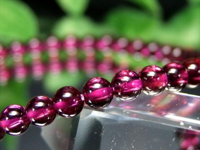 全品P2倍 超透明 これぞロードライト S級 ロードライトガーネット ブレスレット 4.5mm-5mm×44珠 真実の愛の石 歴史上最も古い宝石のひとつ 赤紫色の柘榴石 バイヤー厳選 1点もの インド産 パワーストーン 天然石