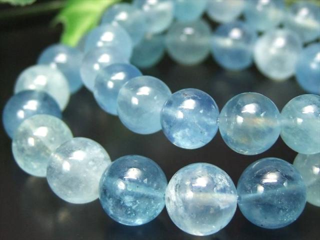 アクアマリン ブレスレット 10.5mm-11mm×18珠前後 クリアブルーカラーMIX みずみずしく澄んだ色合い 美しい若さと幸せな喜びを象徴する石 3月誕生石 ブラジル産 パワーストーン 天然石
