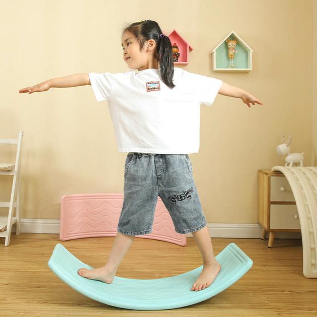 バランスボード 子供 おもちゃ プラスチックバランスボード ヨガボード カーブボード ロッカーボード 子ども用 大人 体幹 トレーニング 子供用 室内遊具 ストレッチ ヨガ 室内運動 バランス感覚を養う スポーツ アウトドア 屋内 ブルー/グリーン/ホワイト