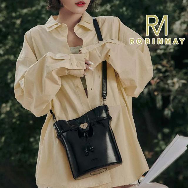 保証付 返品OK 正規品 ROBINMAY ロビンメイ B232 444 水桶肩背包 レディース 巾着 ショルダーバッグ ダブルストラップ 春夏秋冬 ビーガンレザー ヴィーガン 人気 30代 40代 20代 SDGs サステナブル RMラブメタルロゴ 台湾 小さめ エナメル 高級 通勤通学 ミニバッグ_1