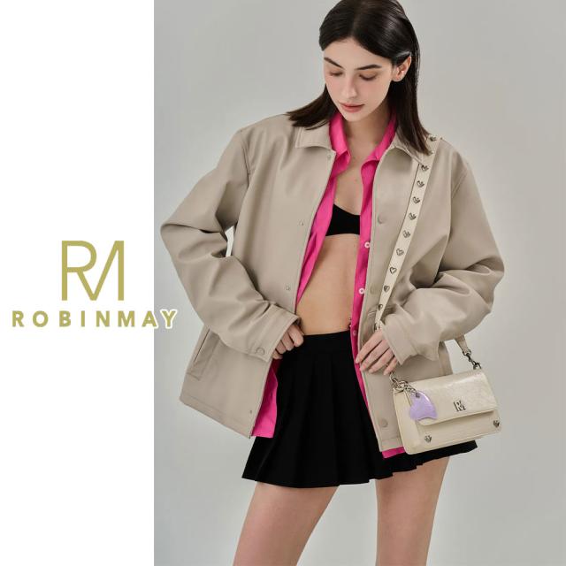 保証付 返品OK  正規品 2024 ROBINMAY ロビンメイ  C373 レディース スクエア ジャガードロゴショルダーバッグ ハートチャーム 春夏秋冬 ビーガンレザー 通勤通学 人気 30代 40代 20代 SDGs サステナブル 台湾 鞄 ナナメ掛け  RMロゴ Love More 斜背包 大人可愛い 大人レトロ