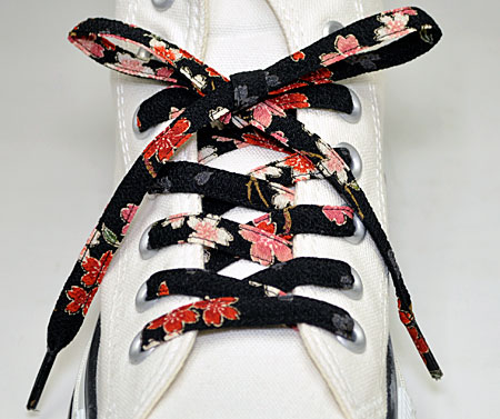 メール便 和柄靴紐ロング スニーカー用靴ひも おしゃれな平紐 色柄多数ちりめんメンズレディースクツヒモ 日本製シューレース 色6l の通販はau Pay マーケット 多数商品がメール便対応可 和柄グッズ和の輪 Au Pay マーケット店