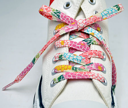 メール便 和柄靴紐ノーマル スニーカー用靴ひも おしゃれな平紐 色柄多数ちりめんメンズレディースクツヒモ 日本製シューレース 色312 の通販はau Pay マーケット 多数商品がメール便対応可 和柄グッズ和の輪 Au Pay マーケット店