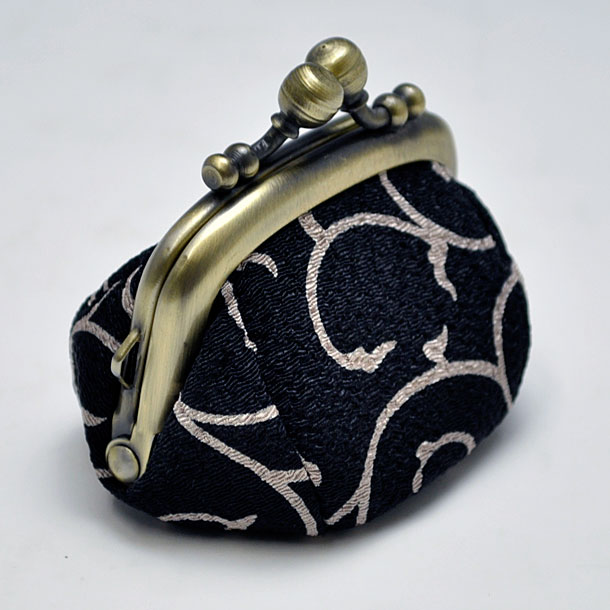 メール便 和柄ちりめんがま口財布プチ ミニサイズ小銭入れコインピルケース メンズレディース 日本製 和風おしゃれ かわいい小さい 色k1 の通販はau Pay マーケット 多数商品がメール便対応可 和柄グッズ和の輪 Au Pay マーケット店