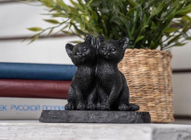 シュンガイト 子猫ペアの置物 FIG08 置物 ロシア カレリア共和国産
