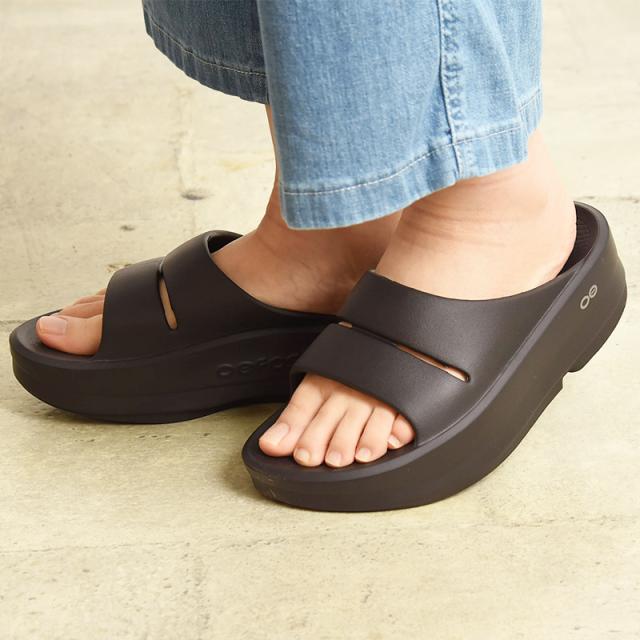 2025新作】OOFOS 厚底 OOmega Luxe W7 【2025新作】OOFOS 厚底 OOmega Luxe