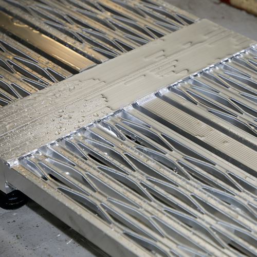 TRUSCO 低床式アルミ製ステップ 600X450XH90~120 TFS0645AL トラスコ TRUSCO トラスコ 低床式アルミ製ステップ グレーチング仕様