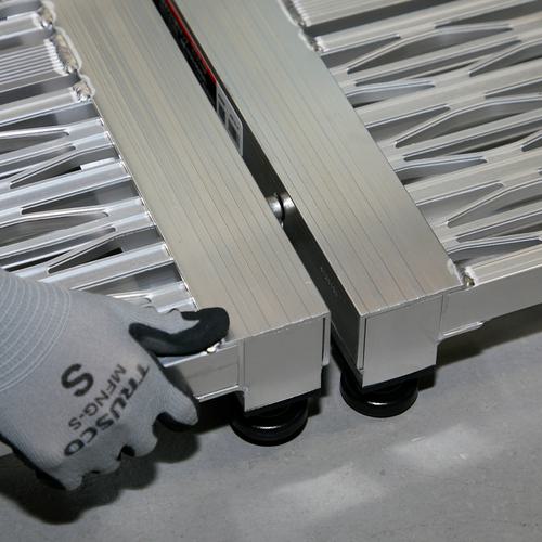 ■TRUSCO 高床式アルミ製ステップ グレーチング仕様 600X600XH190~220〔品番:TFSGH0660AL〕【2579912:0】[店頭受取不可]_3
