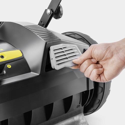 ■KARCHER 手押し式スイーパー KM 70/20 C〔品番:1.517130.0〕【6444206:0】[店頭受取不可]