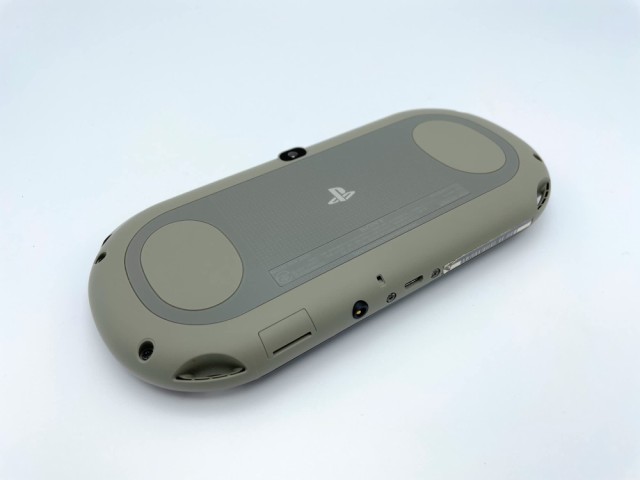 中古 PlayStation Vita Wi-Fiモデル カーキ/ブラック (PCH-2000ZA16