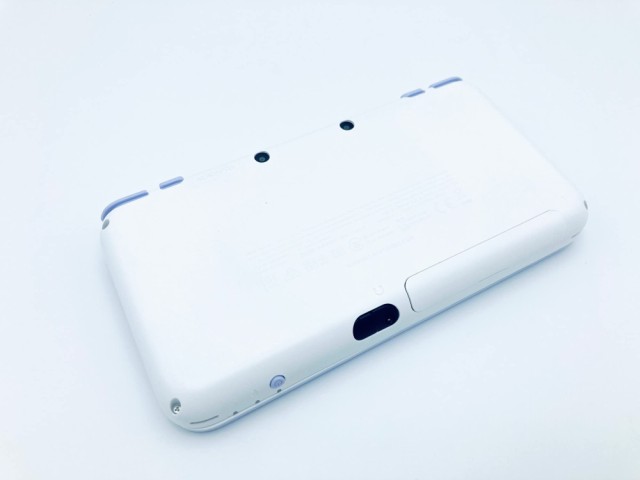 箱付 中古 Newニンテンドー2DS LL 【ホワイト×ラベンダー】の通販はau