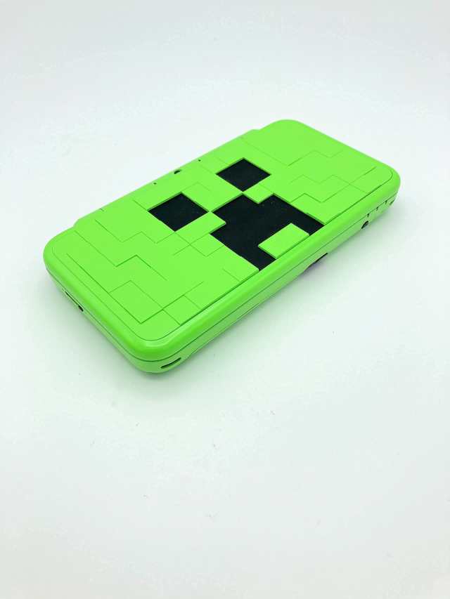 中古 箱付 完品 MINECRAFT (マインクラフト) Newニンテンドー2DS LL