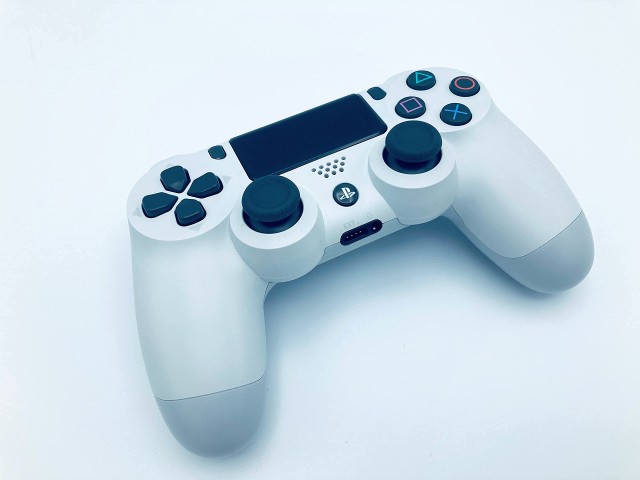 PlayStation 4 Pro グレイシャーホワイトCUH-7100BB02