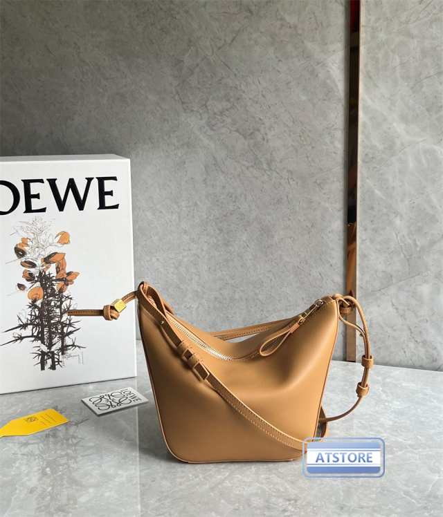 LOEWE ロエベ ハンモック ホーボー ミニ Hammock Hobo bag ３WAY 新品 クラシックカーフ ブランド レディース バッグ 通勤  プレゼント 20の通販はau PAY マーケット - atstore | au PAY マーケット－通販サイト