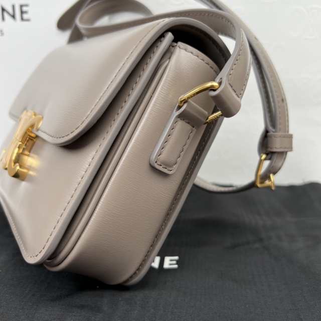 CELINE セリーヌ celine ハンドバッグ ティーン トリオンフ シャイニーカーフスキン バッグ ぺブル ブランド レディース バッグ｜au  PAY マーケット