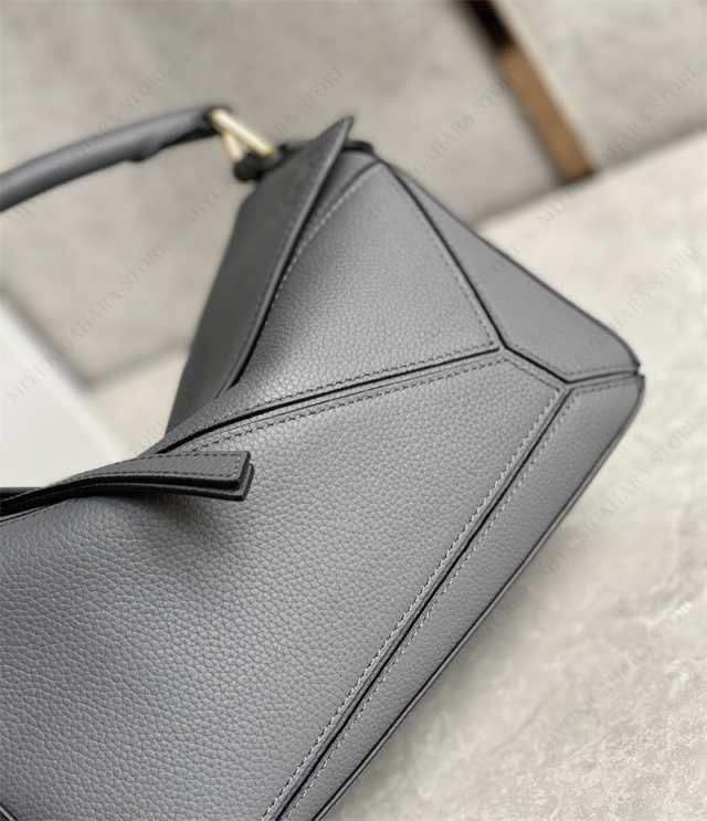 LOEWE ロエベ loewe レザー ショルダーバッグ トートバッグ 2WAY ハンドバッグ パズル スモール PUZZLE 新品 パズルバッグ  ブランド レデ｜au PAY マーケット