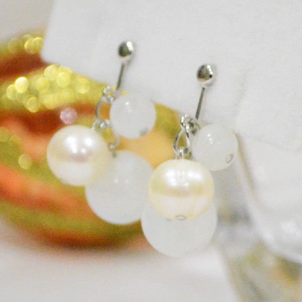 【送料無料】ムーンストーン シルバー イヤリング 誕生石 6月 白い石 プレゼント 日本製 保証書付 ケース付 揺れる  大人 上品の通販は 8,217円