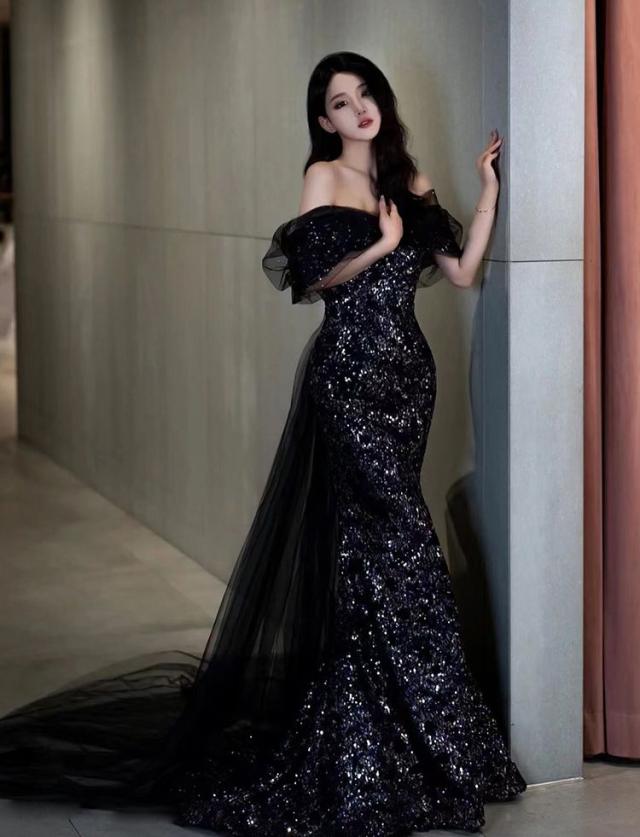 フィッシュテールバンケットイブニングドレスフレンチライトラグジュアリーニッチ気質キャットウォークパフォーマンスドレスワンショルダードレスブラックドレス フィッシュテールバンケットイブニングドレスフレンチライト