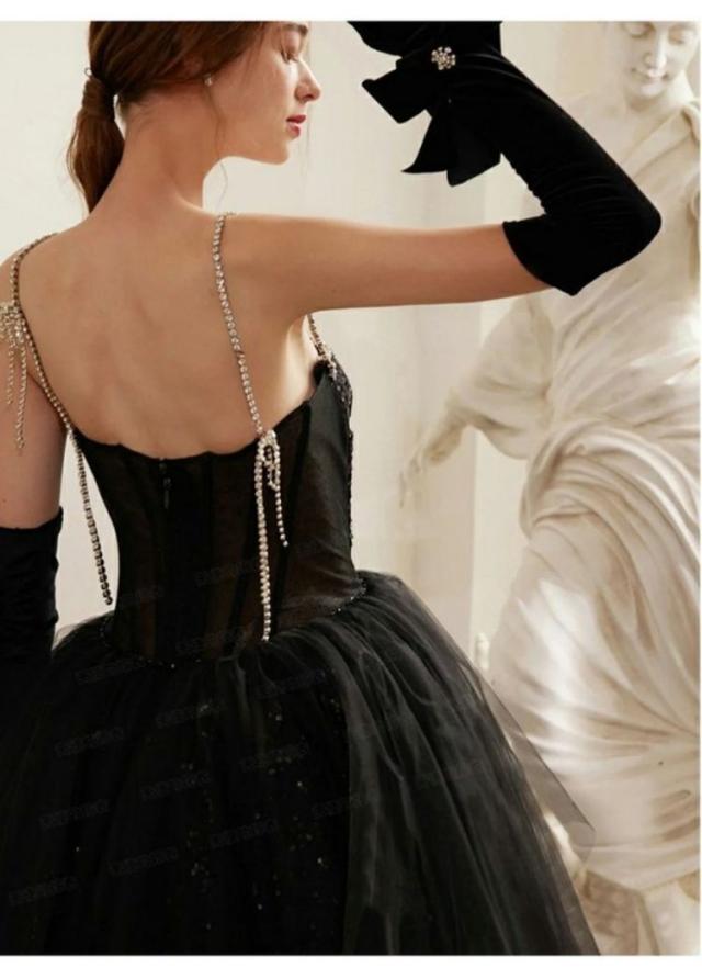 黒いドレスキラキラバンドゥパーティー ディナー ステージパフォーマンス キャットウォークのホスト ウェディングドレス イブニングドレス 黒いドレスキラキラバンドゥパーティー ディナー ステージ