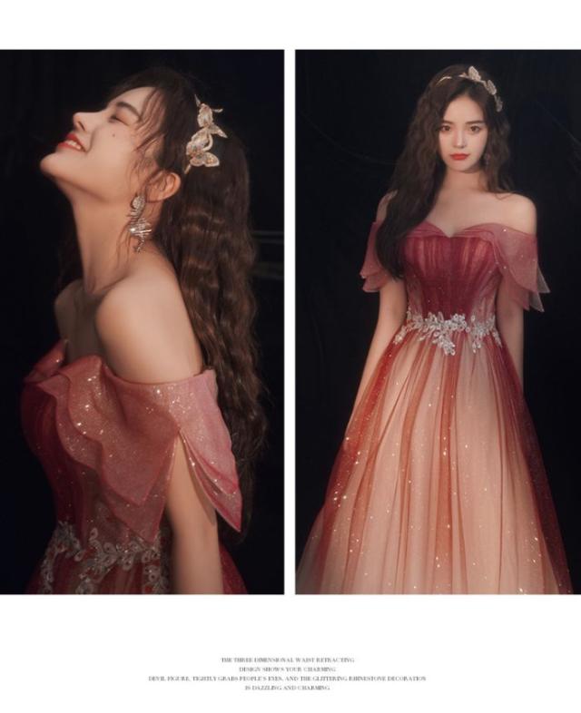 ワインレッドの 花嫁2023新モデル宴会気質のウェディングドレスで痩せて見えるワンショルダーのイブニングドレススカートの女性