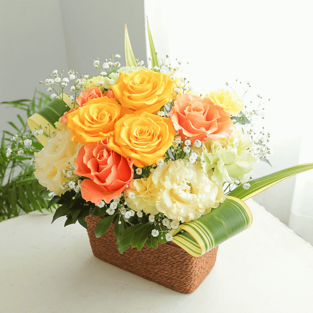 【アレンジメント】「ローズガーデン イエロー」 誕生日 お祝い プレゼント フラワーギフト 女性 母 入学 還暦 結婚 花 生花の通販は 5,310円