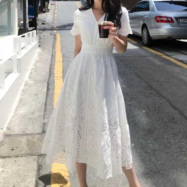 ワンピース ミディアム丈 総レース 半袖 袖あり Vネック ウエストマーク ウエスト切り替え ハイウエスト 脚長効果 スタイルアップ Aライン 透け感 レトロ ホワイト 白 ワントーン