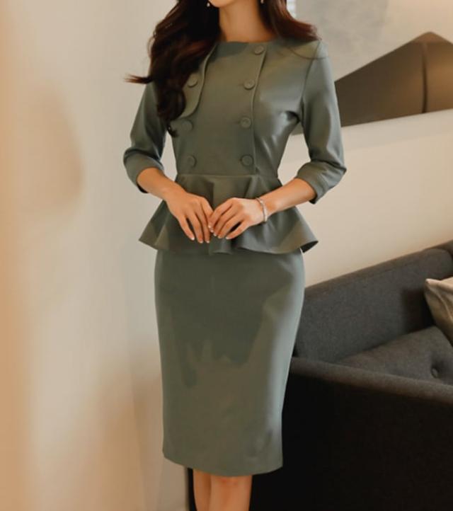 ツーピース風 ペプラムデザイン ワンピース ハイウエスト タイト スリム セクシー ラウンドネック ７分袖 バックスリット ひざ丈 ボタン スタイルアップ  かわいい 大人可愛い きれいめの通販は 6,980円