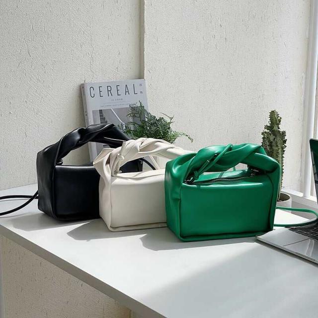 鞄 レディースバッグ ショルダーバッグ ママバッグ 斜めがけ 肩がけ 軽量 軽い ショルダー 柔らかい 使いやすい ツイスト 可愛い かわいい 韓国 かっこいい カジュアル きれいめ シンプルの通販は