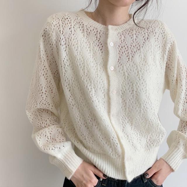 カーディガン レディース トップス 袖あり 長袖 ラウンドネック 花柄 透かし編み 透け感 シアー ワントーン クロシェ レトロ ショート丈 バブルスリーブ かわいい 大人可愛い シンプルの通販は 4,910円