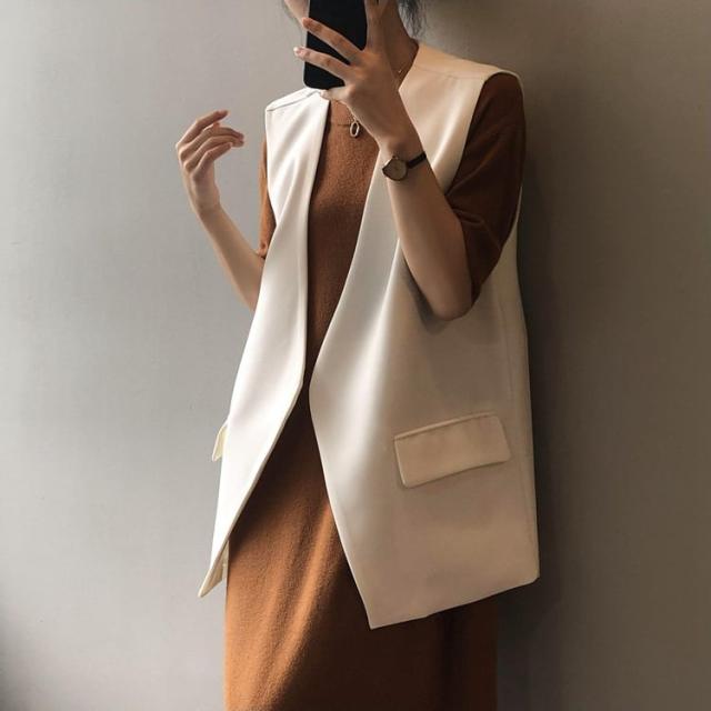 アウター 上着 ジレ ベスト ノーカラーベスト チュニック丈 無地 ボタンレス バックシャン バックコンシャス 体型カバー 肌見せ きれいめ 大人 上品 エレガント 抜け感 こなれ感 シンプルの通販は