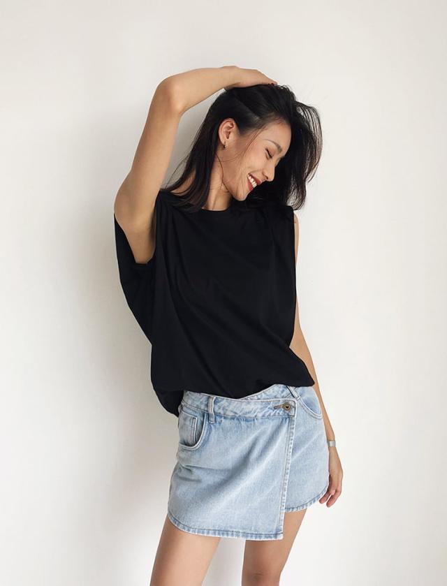 トップス Tシャツ カットソー 白トップス 袖なし ノースリーブ フレンチスリーブ ラウンドネック 大人可愛い きれいめ シンプル カジュアル 大人 上品 おしゃれ お洒落 かっこいいの通販は