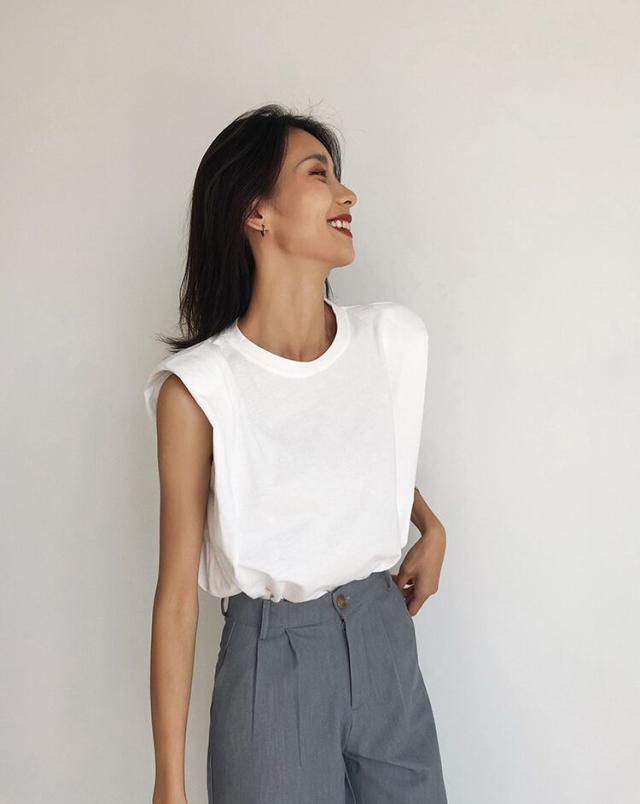 トップス Tシャツ カットソー 白トップス 袖なし ノースリーブ フレンチスリーブ ラウンドネック 大人可愛い きれいめ シンプル カジュアル 大人 上品 おしゃれ お洒落 かっこいいの通販は