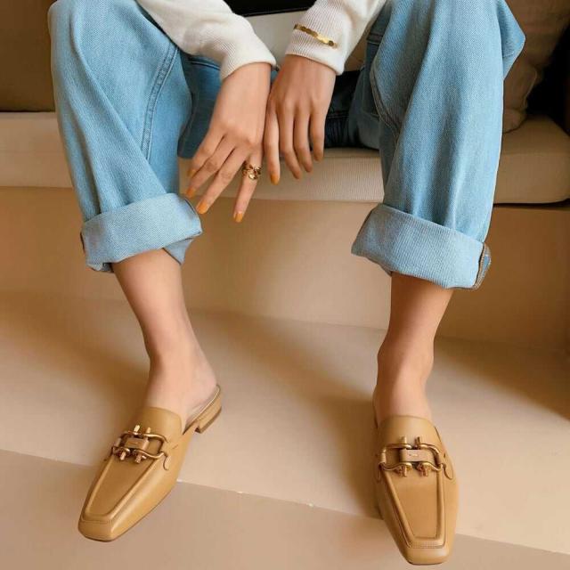 レディースシューズ 婦人靴 フラットミュール ぺたんこミュール バブーシュ スクエアトゥ フレンチライン レザー調 フェイクレザー ゴールド ワンポイント 安定感 歩きやすい 疲れない レディースシューズ 婦人靴 フラットミュール ぺたんこミュール