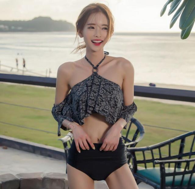 水着 タンキニ ラッシュガード フリル 谷間魅せ 盛れる かわいい 大人可愛い きれいめ セクシー sexy シンプル カジュアル ナチュラル ゴージャス 華やか 大人 大人っぽい おしゃれ お洒落 レトロ 主役級 存在感 女っぽ