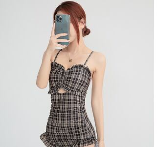 水着 セクシービキニ 体系カバー水着 ワンピース フリル 谷間魅せ 盛れる かわいい 大人可愛い きれいめ セクシー sexy シンプル カジュアル ナチュラル ゴージャス 華やか 大人 大人っぽい おしゃれ お洒落 レトロ 主役級 存在感の通販は