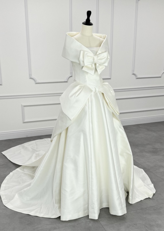 エマリーエ EMarie ダブルリボンケープカラー Aライン ウェディング