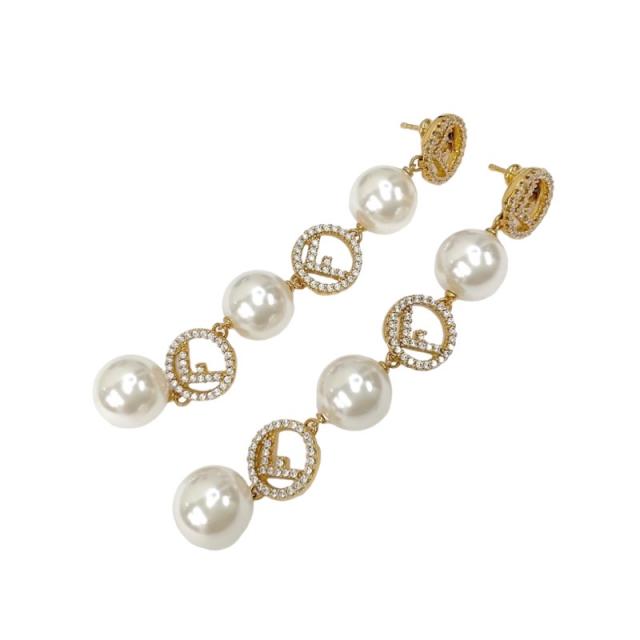 ✨正規品＆極美品‼️✨ フェンディ エフイズフェンディ ラインストーン ピアス FENDI フェンディ エフィズ ラインストーン ピアス ゴールド 美品