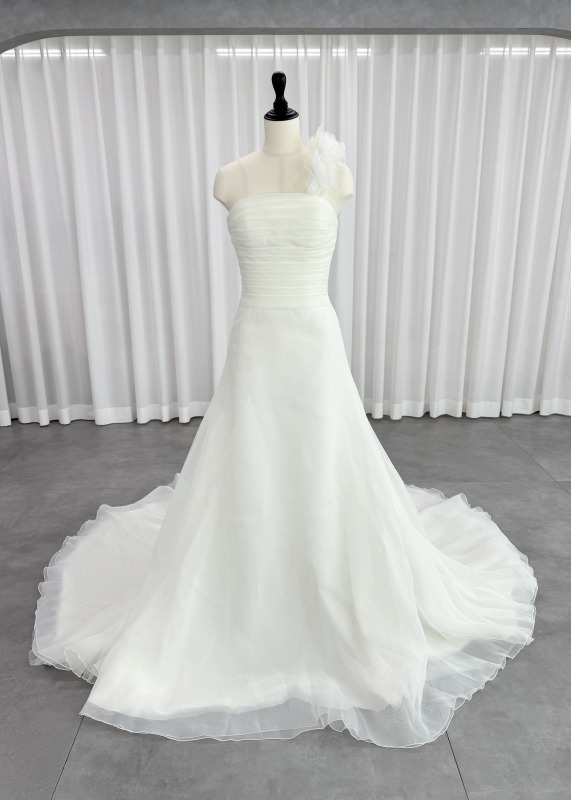 ホワイトワン WHITE ONE Aライン ウェディングドレス オフホワイト 白