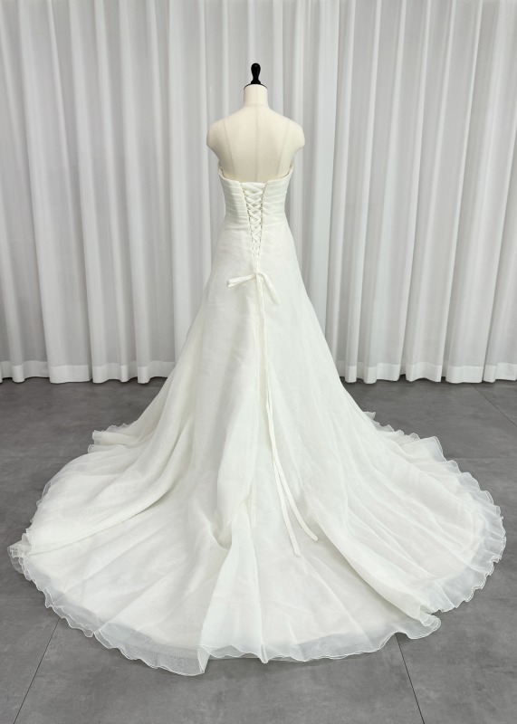 ホワイトワン WHITE ONE Aライン ウェディングドレス オフホワイト 白