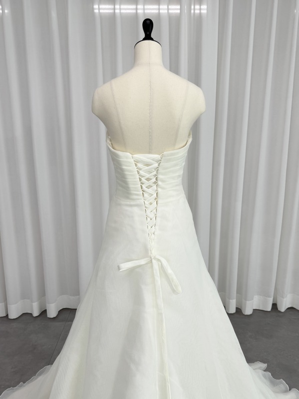 ホワイトワン WHITE ONE Aライン ウェディングドレス オフホワイト 白