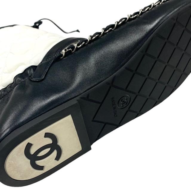 シャネル ナイロン レザー マトラッセ チェーン ベルト ショートブーツ