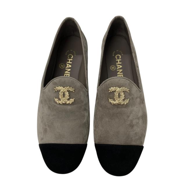 シャネル CHANEL フラットシューズ 靴 シューズ スエード グレー ブラック ゴールド ココマーク ローファー_1