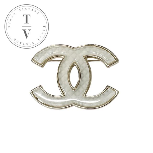 シャネル ブローチ ロゴ ホワイト ゴールド