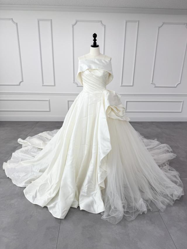 ウェディングドレス　キヨコハタ　プリンセスライン キヨコハタ KIYOKO HATA プリンセスライン ウェディングドレス オフ