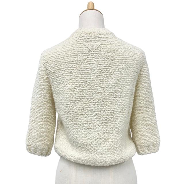 プラダ PRADA トップス ホワイト ゴールド ブークレモヘア カーディガン ロゴ ニットの通販は プラダ PRADA トップス ホワイト ゴールド ブークレモヘア カーディガン ロゴ ニットの通販は